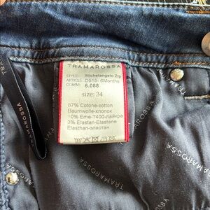 Blue Straight Jeans with Classic Denim Texture